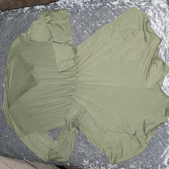 BNWOT Ces Femme Boutique Light Olive Green Long Sleeve Tie Waist Short Romper. - Picture 7 of 7